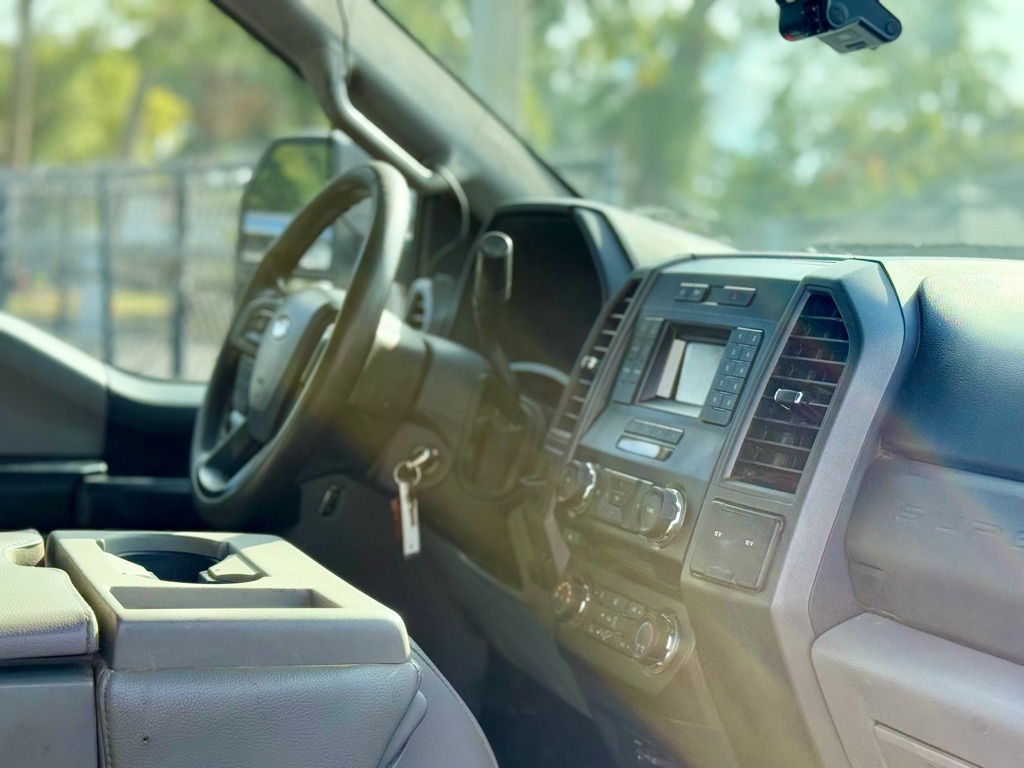 Photo 18 of this FORD F450