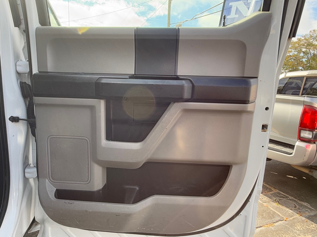 Photo 28 of this FORD F450