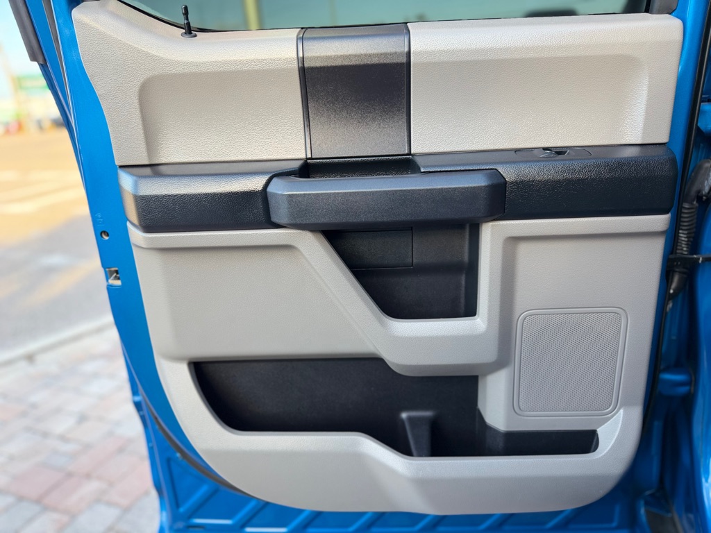 Photo 36 of this FORD F150