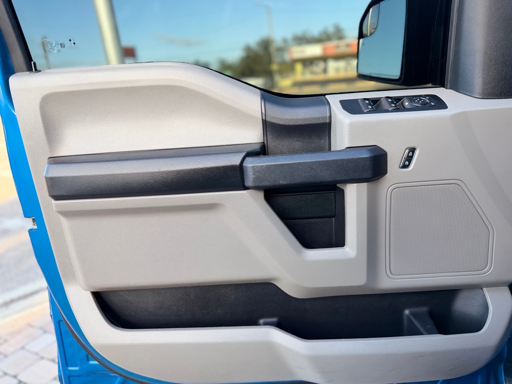 Photo 35 of this FORD F150