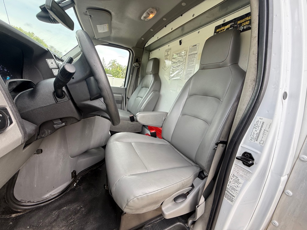 Photo 13 of this FORD ECONOLINE