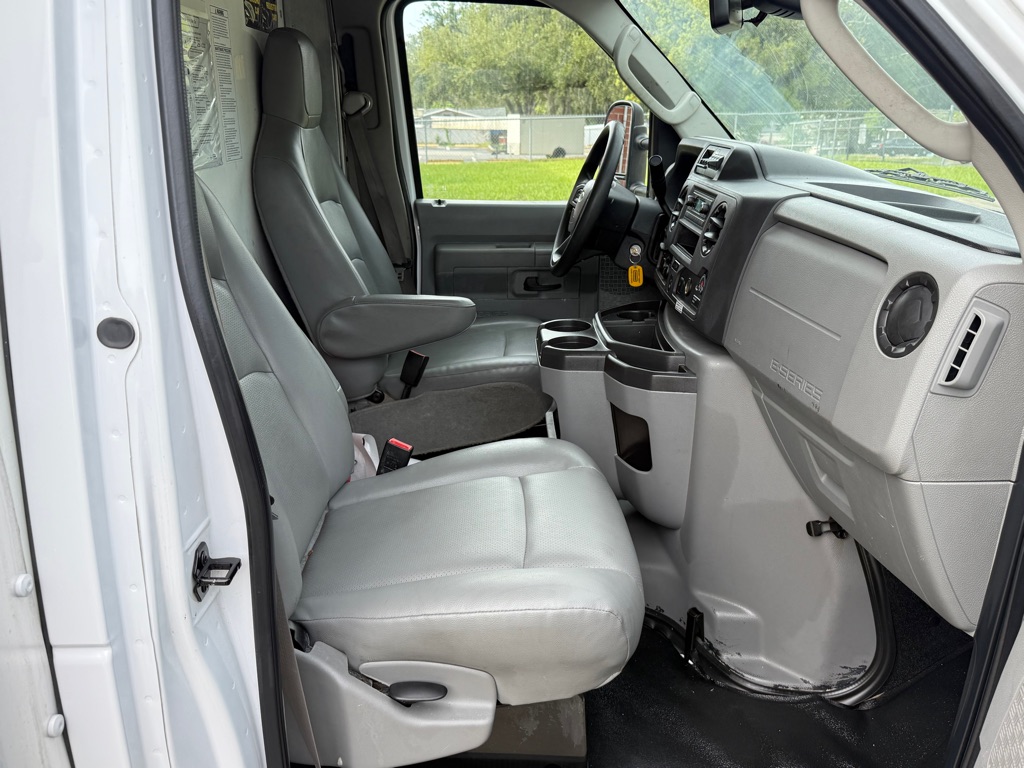 Photo 17 of this FORD ECONOLINE