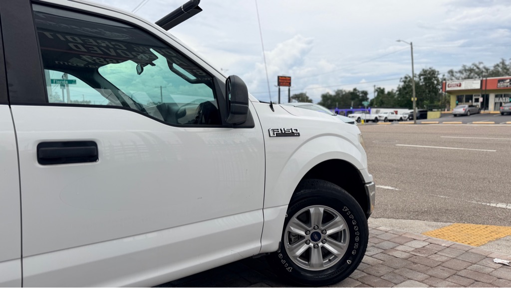 Photo 4 of this FORD F150