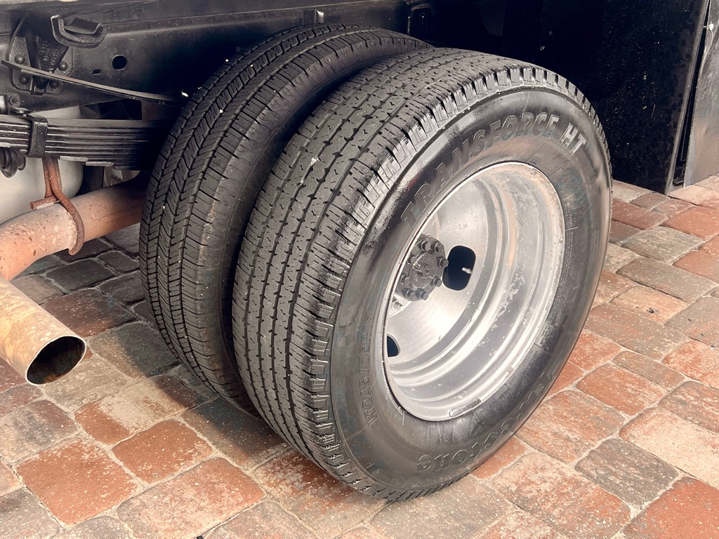 Photo 35 of this FORD F350