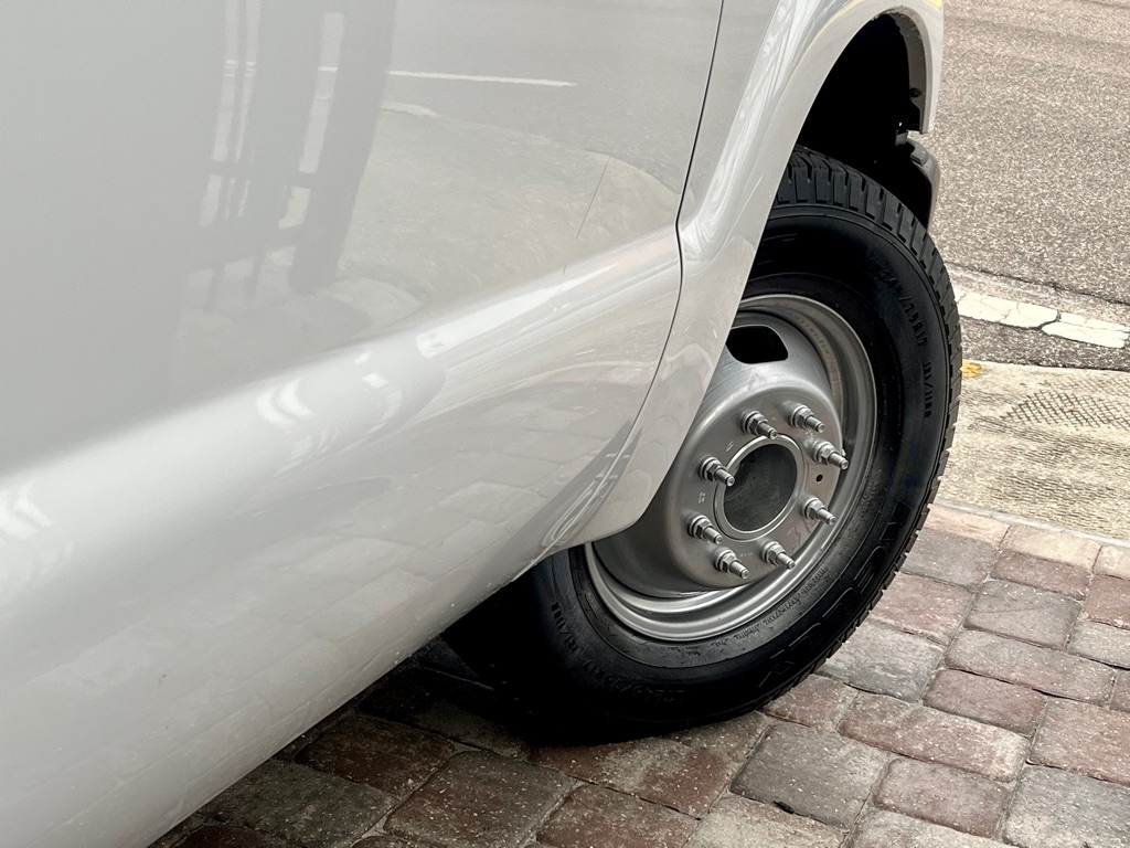Photo 11 of this FORD F350