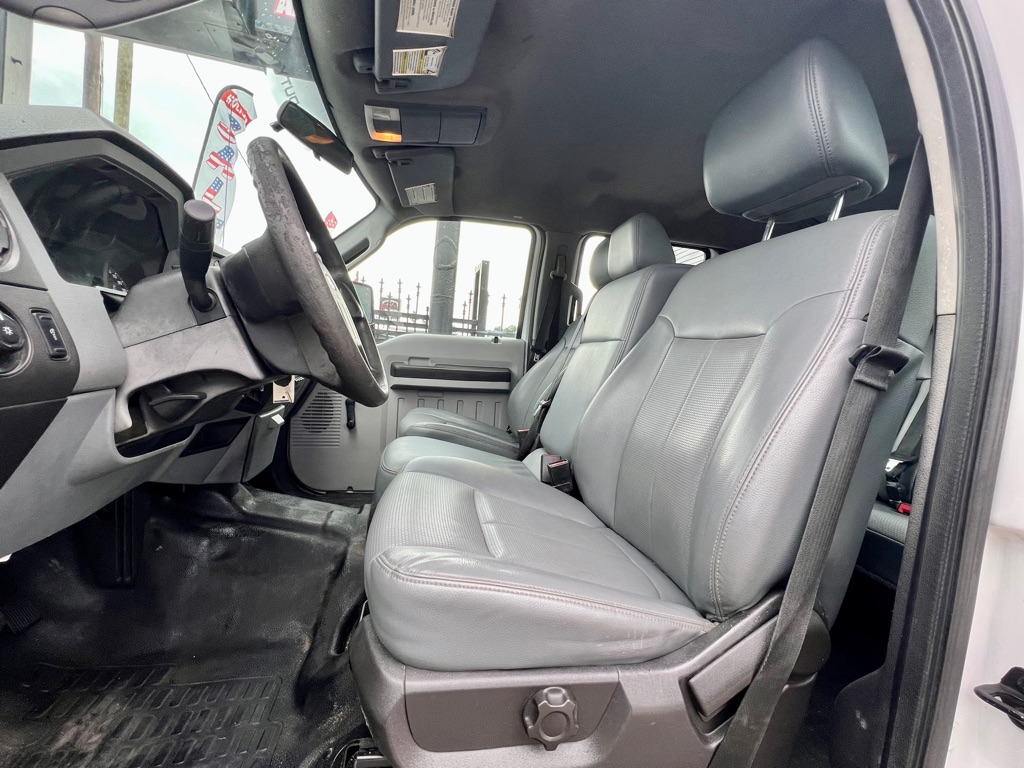Photo 14 of this FORD F350