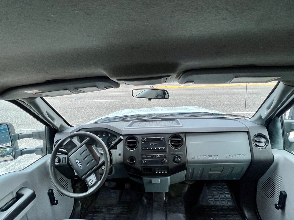 Photo 15 of this FORD F350