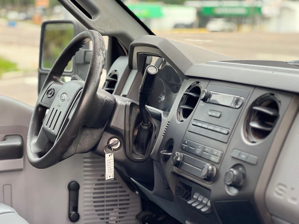 Photo 20 of this FORD F350
