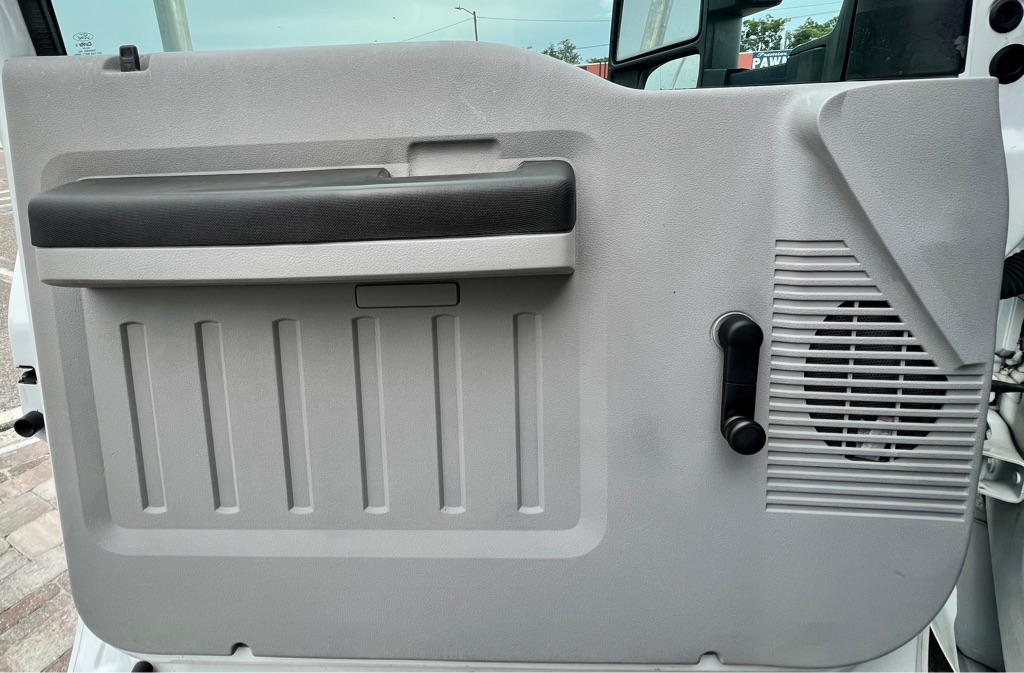 Photo 31 of this FORD F350