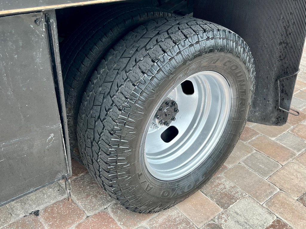 Photo 23 of this FORD F350