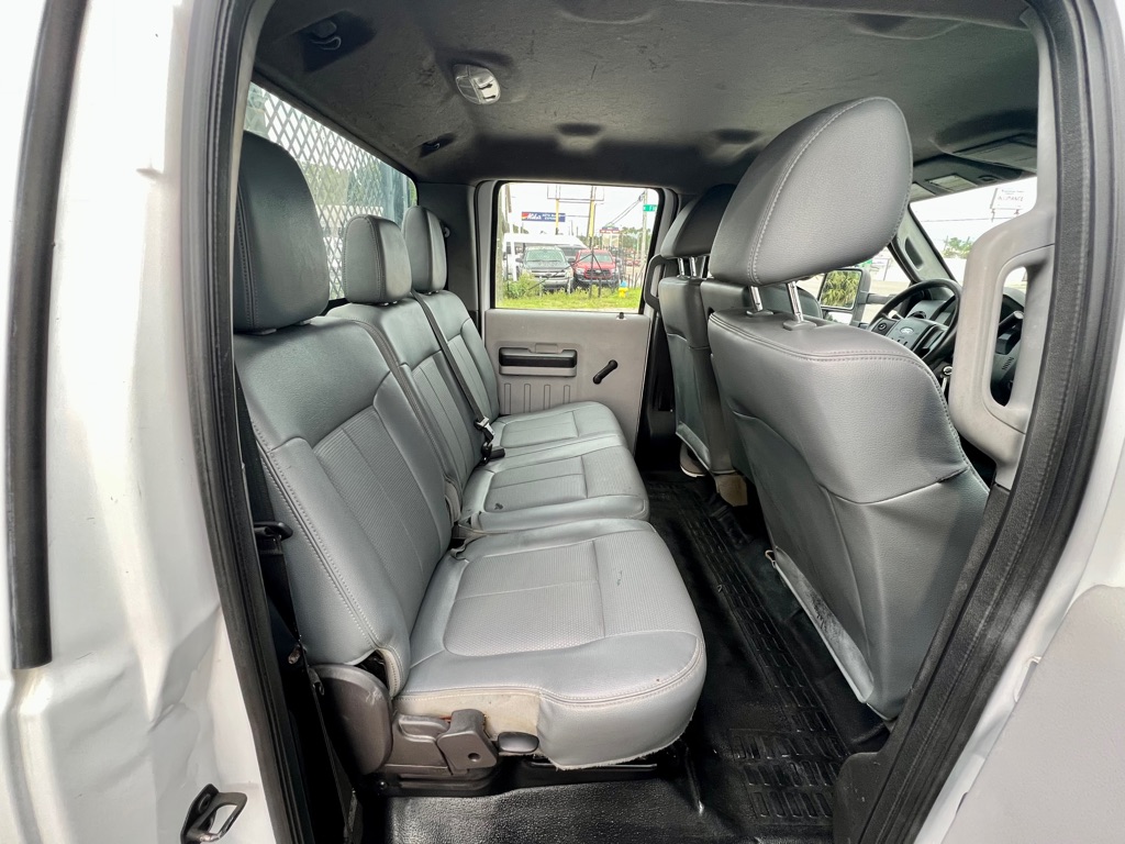 Photo 18 of this FORD F350