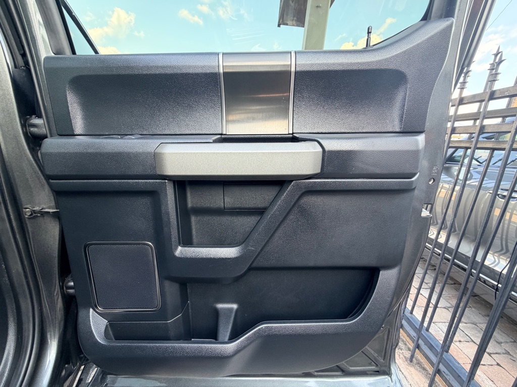 Photo 33 of this FORD F150