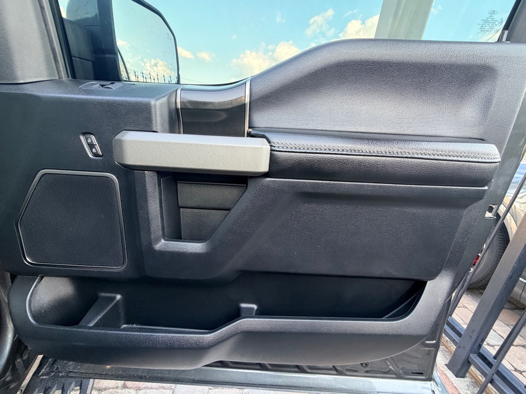 Photo 34 of this FORD F150