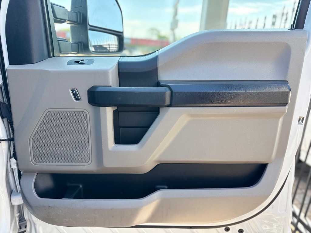 Photo 24 of this FORD F250