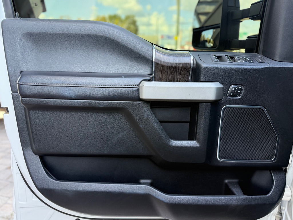 Photo 34 of this FORD F350