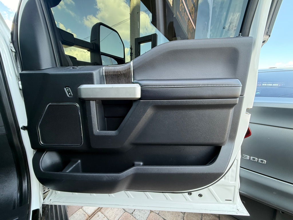 Photo 38 of this FORD F350