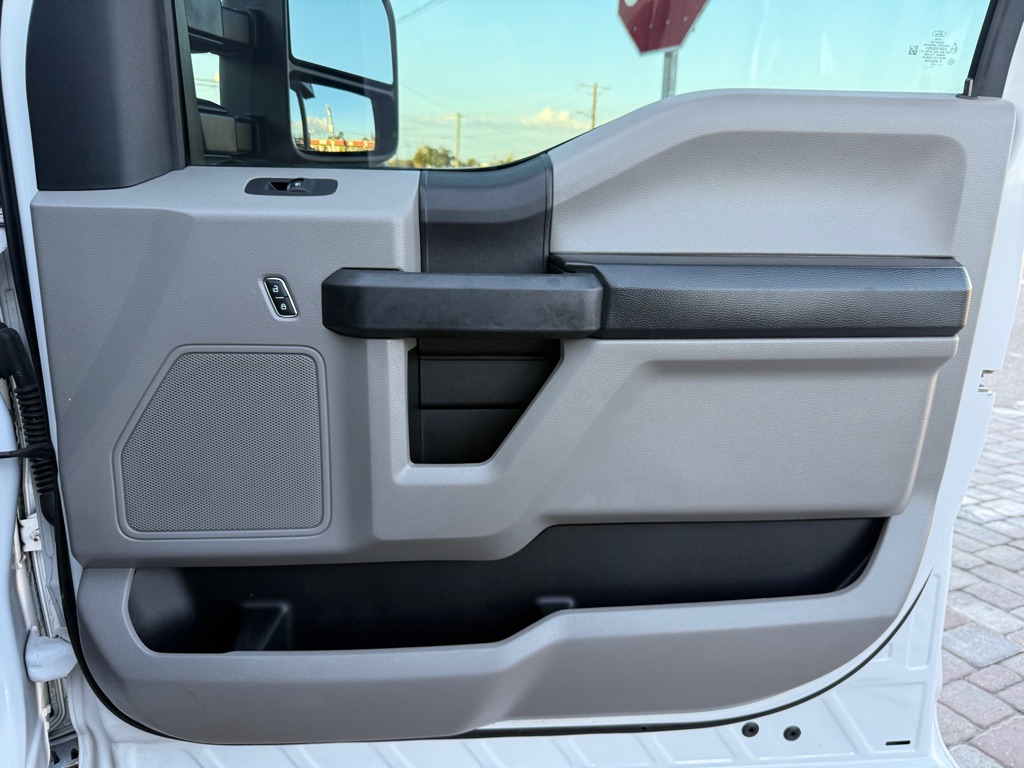 Photo 28 of this FORD F350