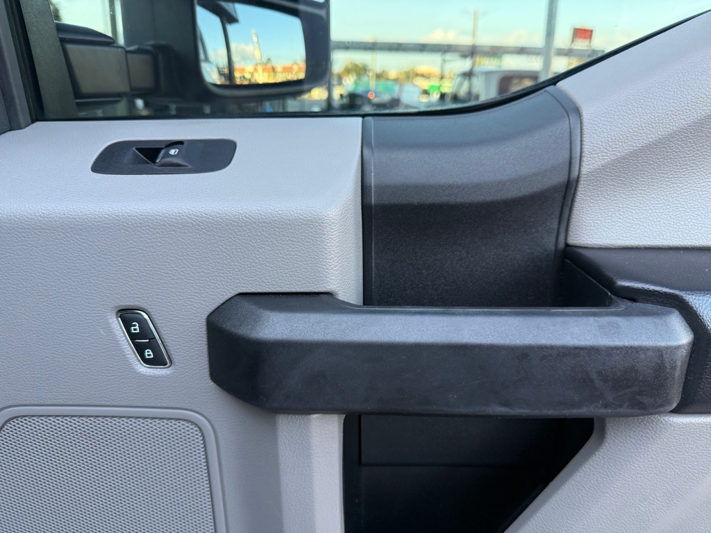 Photo 29 of this FORD F350