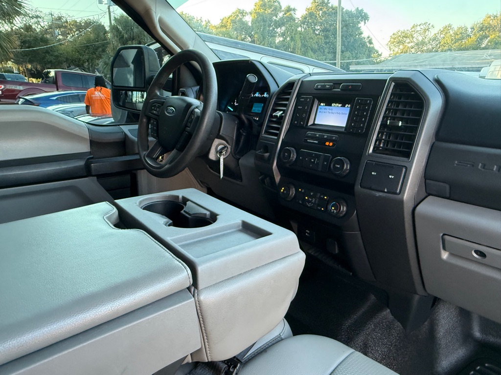 Photo 19 of this FORD F350