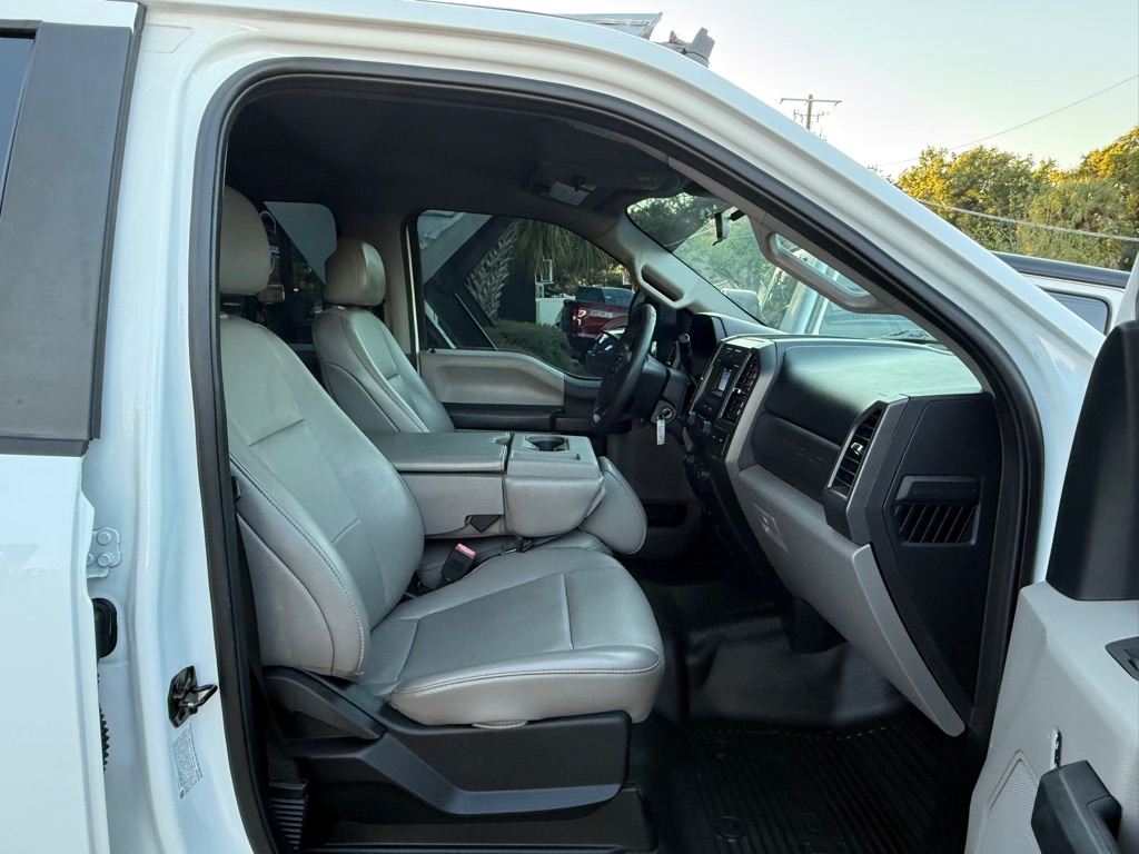 Photo 18 of this FORD F350