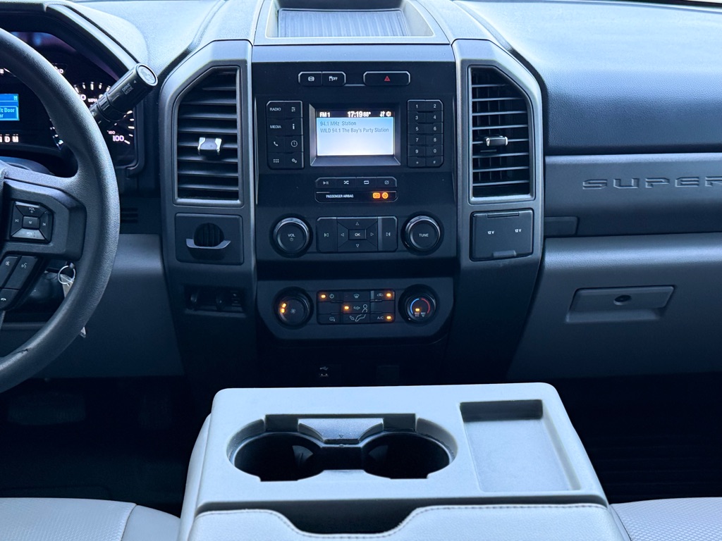 Photo 14 of this FORD F350