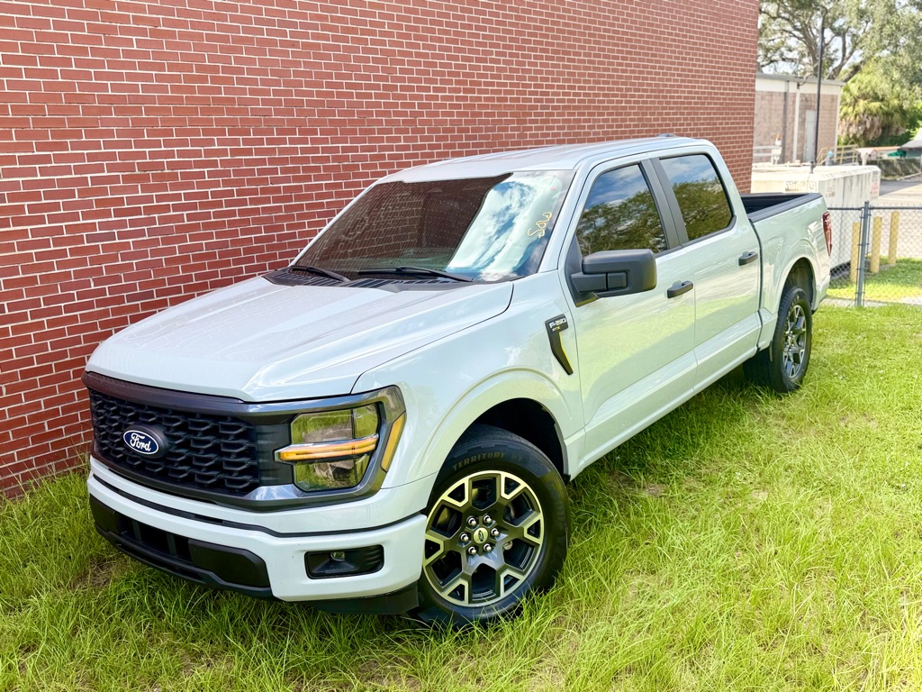 Photo 3 of this FORD F150