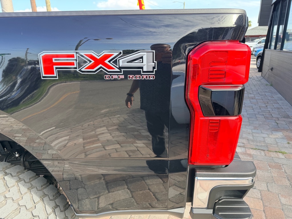 Photo 36 of this FORD F350