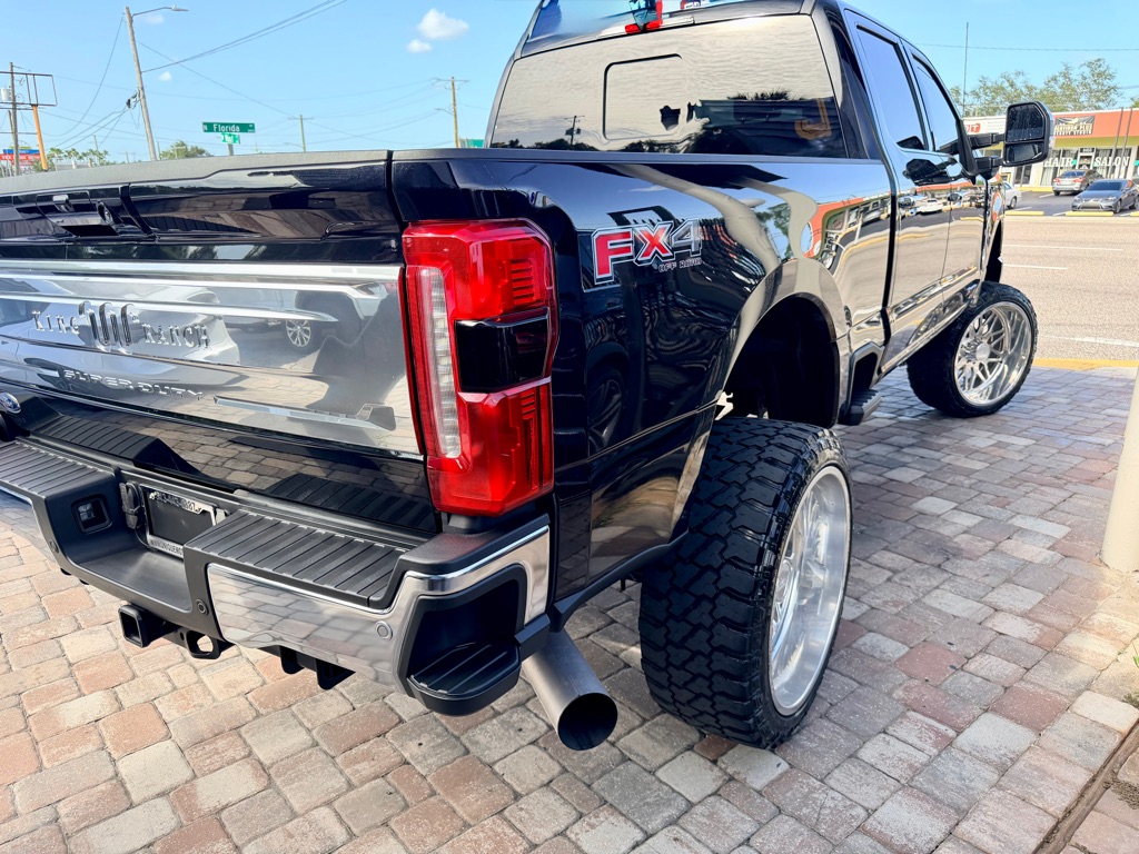 Photo 24 of this FORD F350