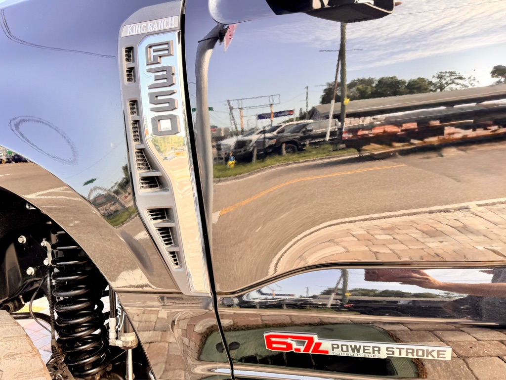 Photo 38 of this FORD F350