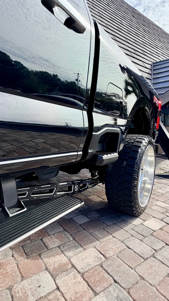 Photo 25 of this FORD F350
