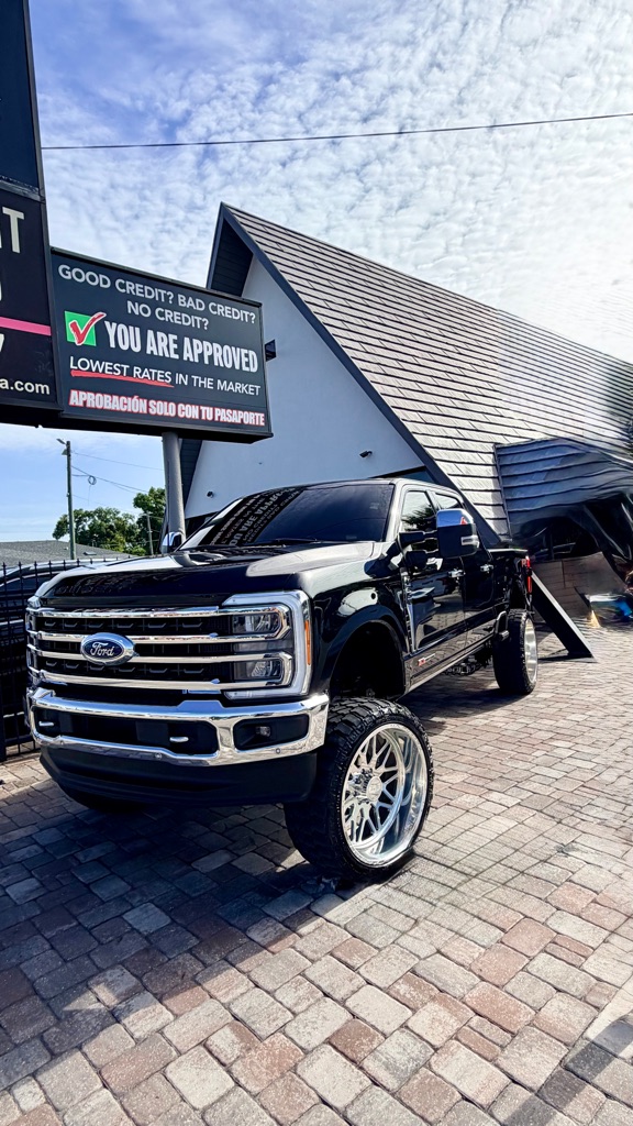 Photo 2 of this FORD F350