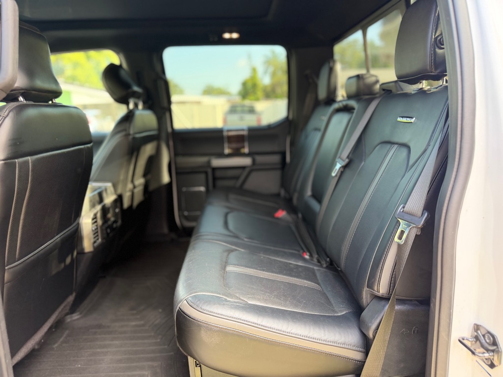 Photo 18 of this FORD F350 LARIAT