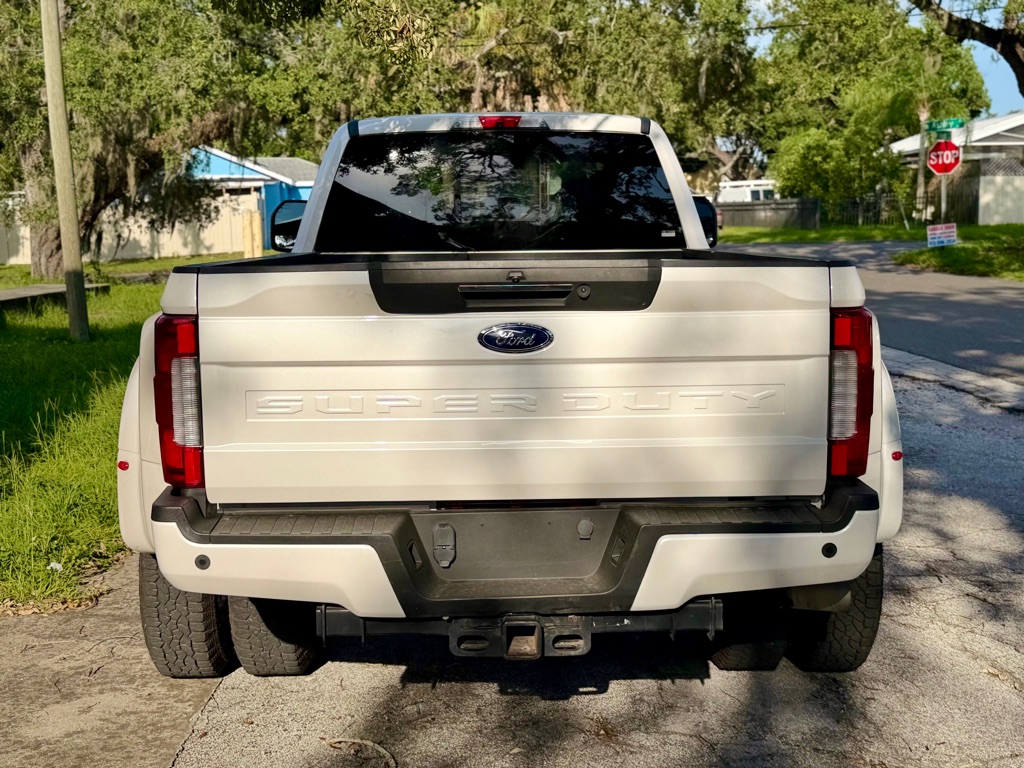Photo 8 of this FORD F350 LARIAT