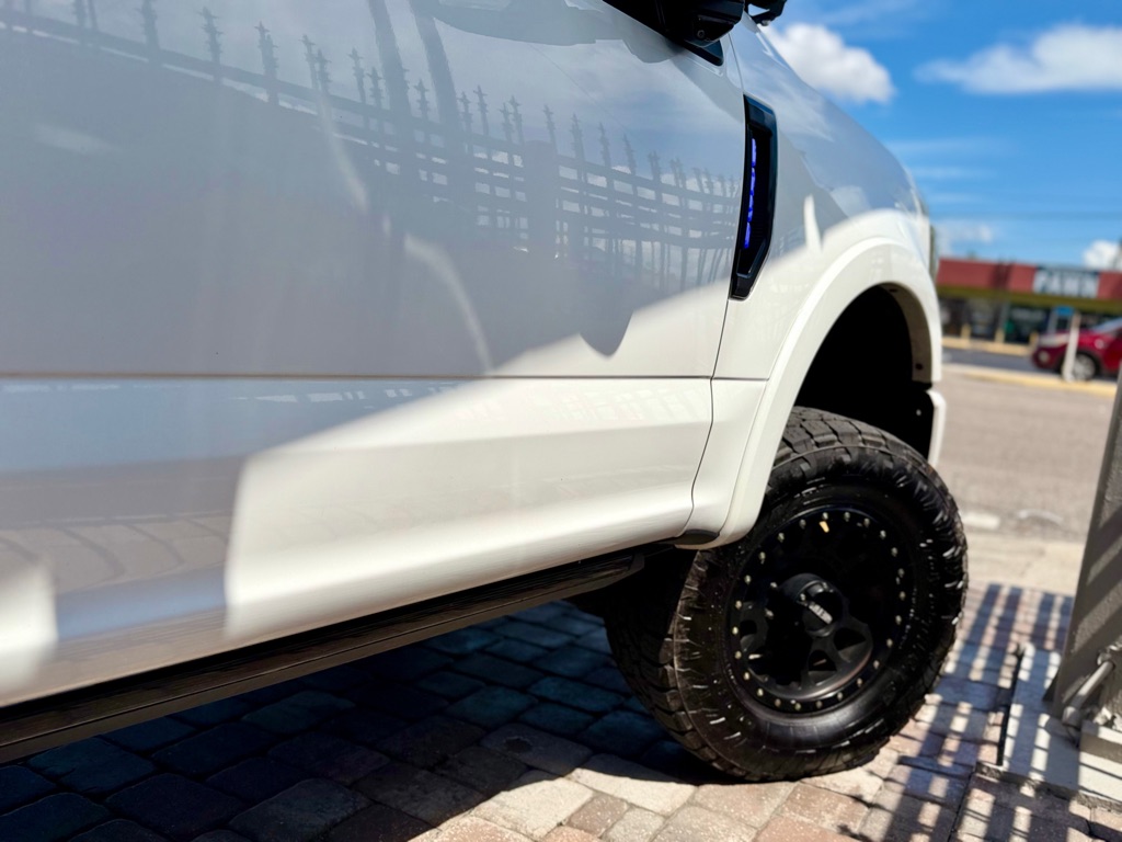 Photo 23 of this FORD F250 LARIAT