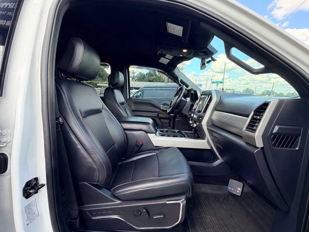 Photo 33 of this FORD F250 LARIAT