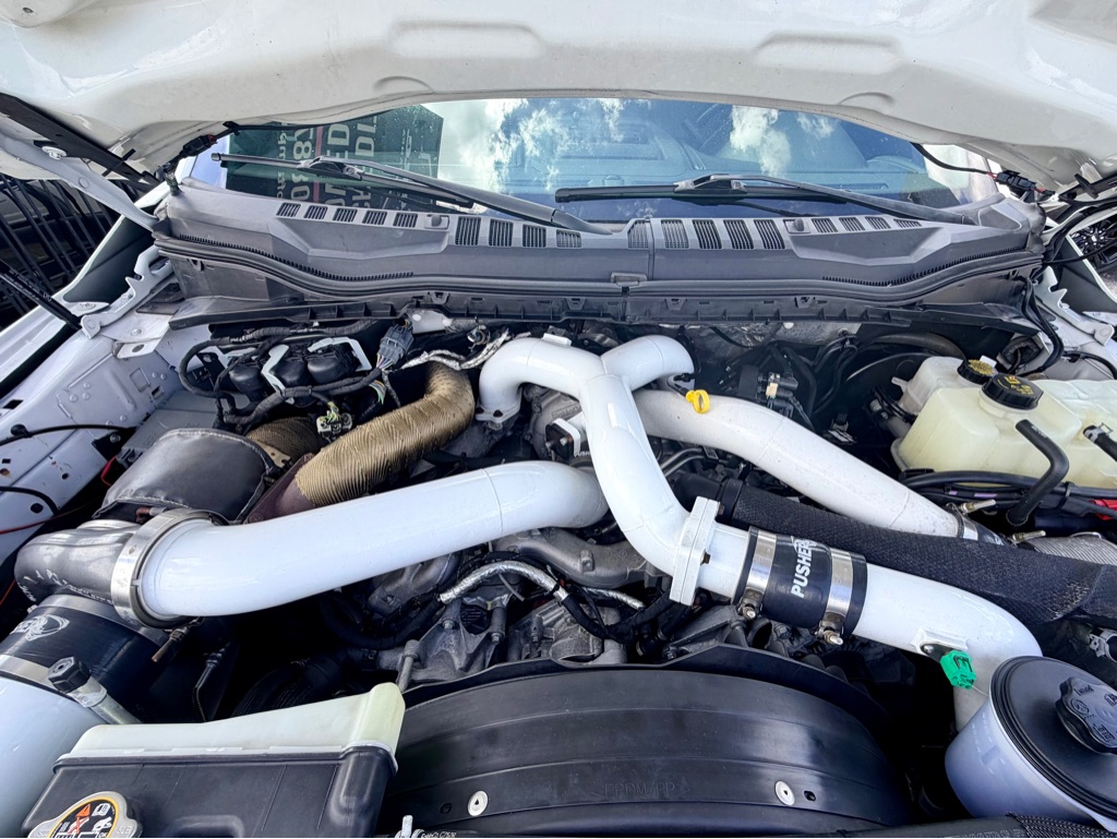 Photo 31 of this FORD F250 LARIAT