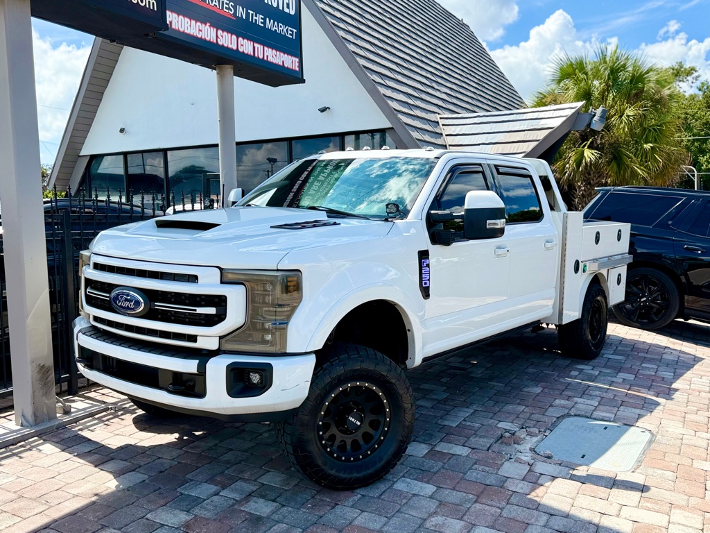 Photo 2 of this FORD F250 LARIAT