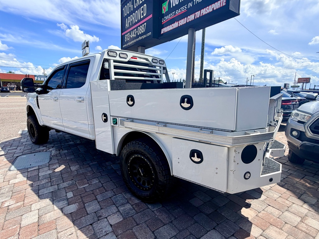 Photo 8 of this FORD F250 LARIAT