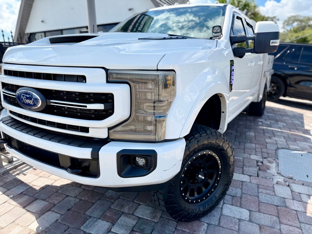 Photo 24 of this FORD F250 LARIAT
