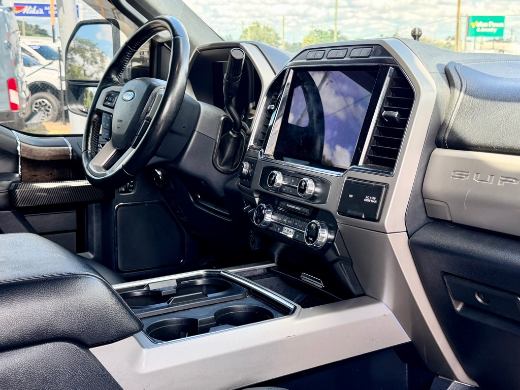 Photo 16 of this FORD F250 LARIAT