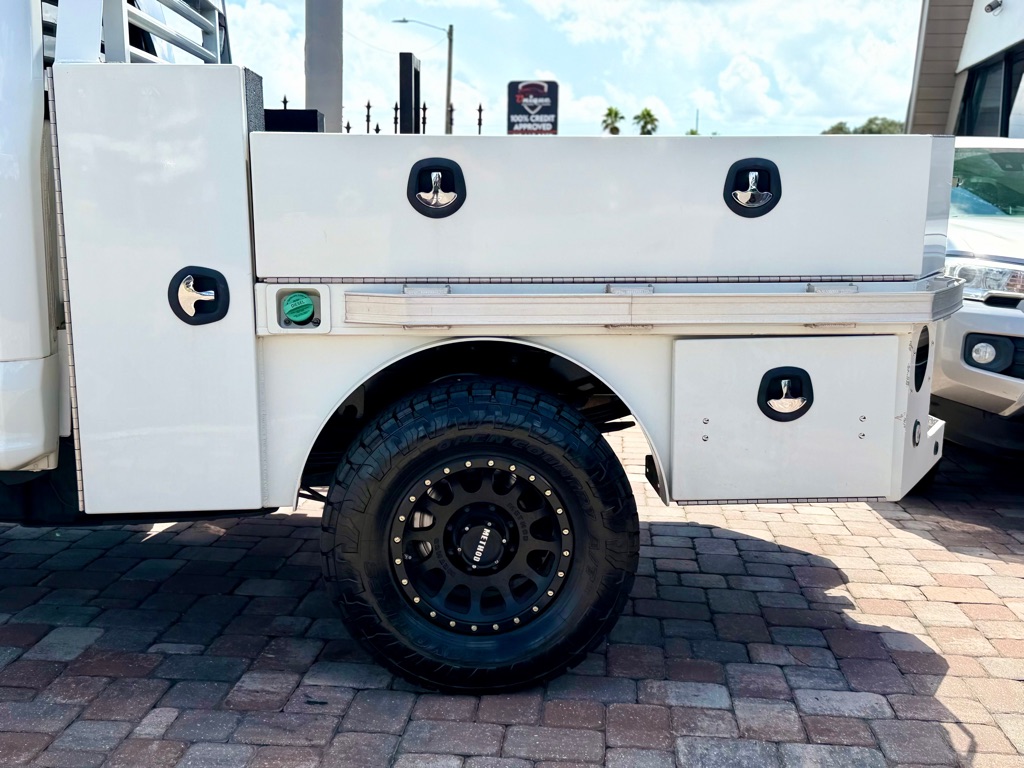 Photo 38 of this FORD F250 LARIAT