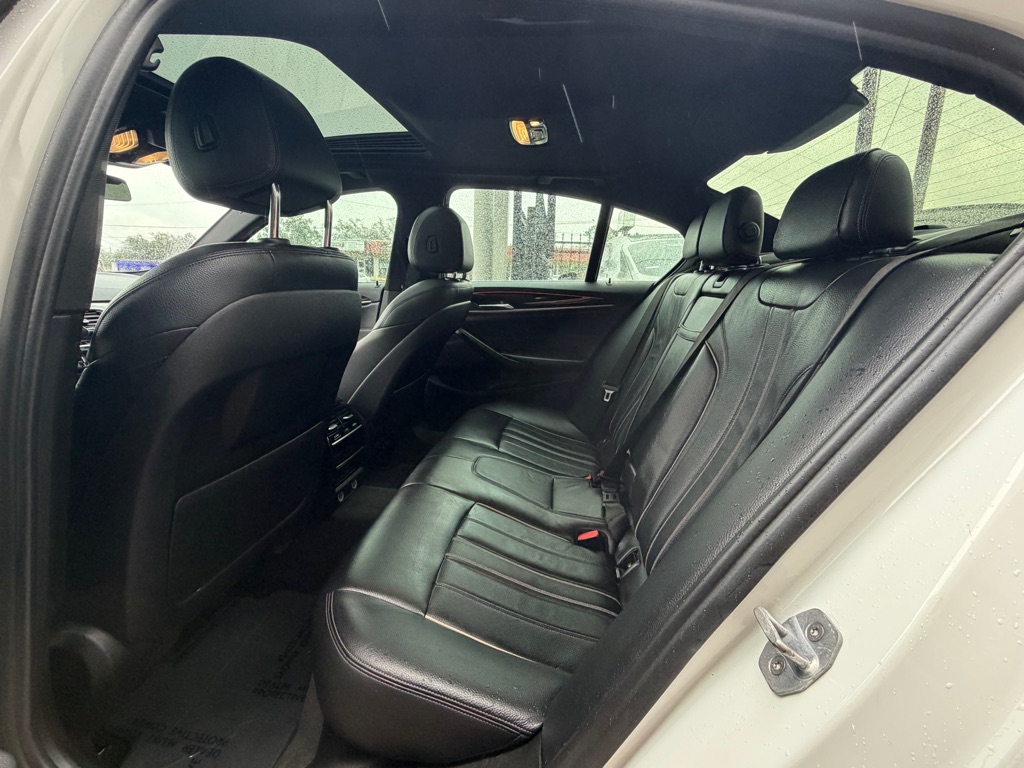 Photo 14 of this BMW 530