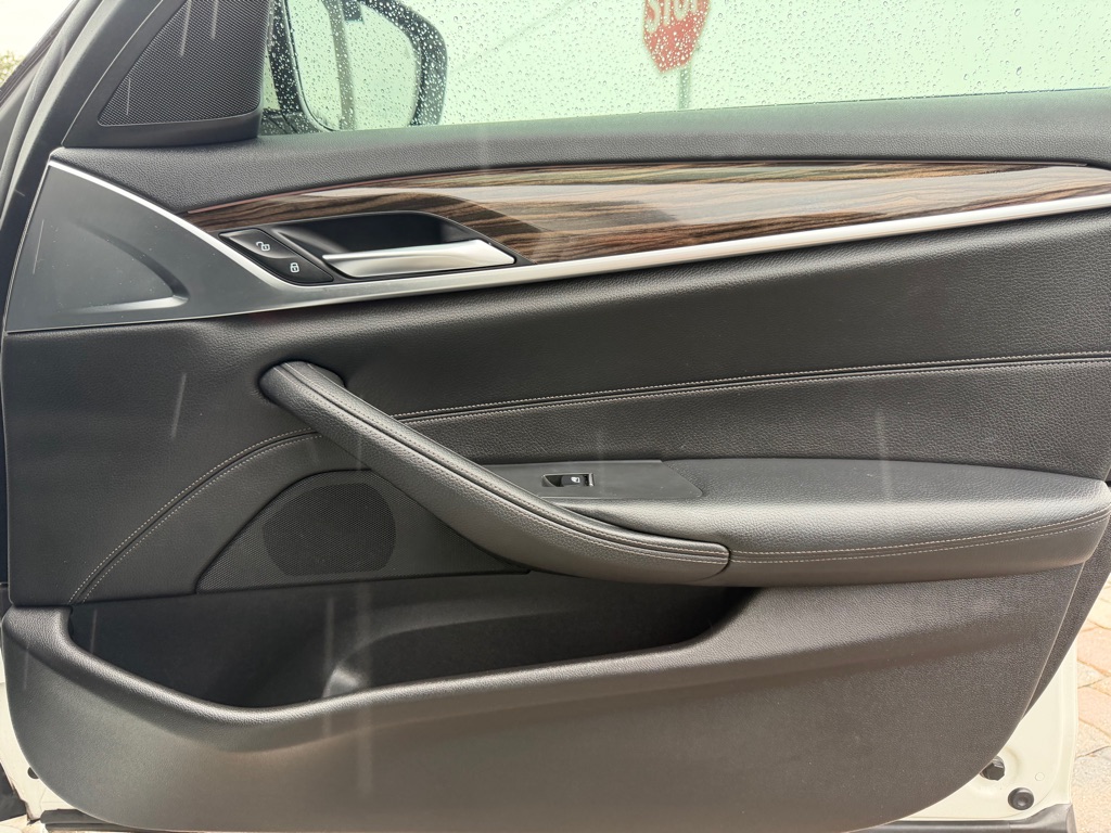 Photo 29 of this BMW 530