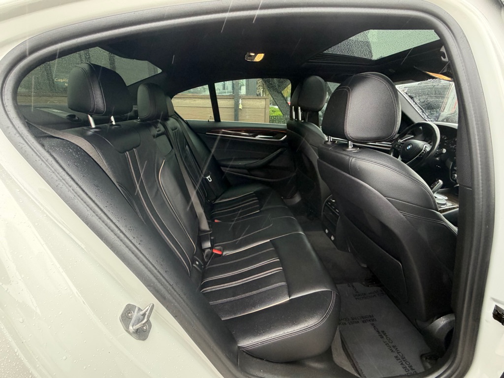Photo 19 of this BMW 530