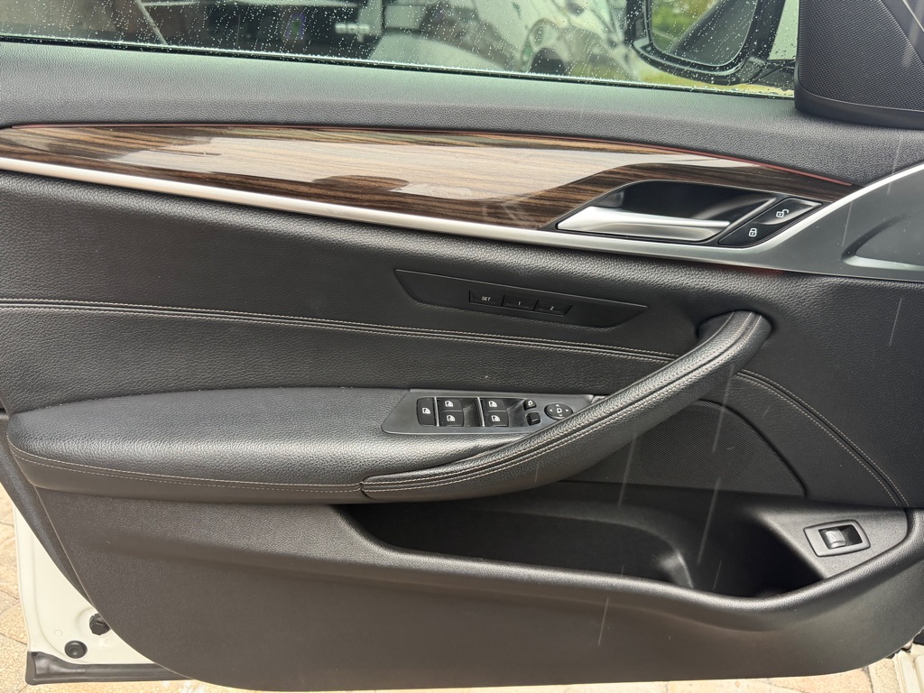Photo 27 of this BMW 530