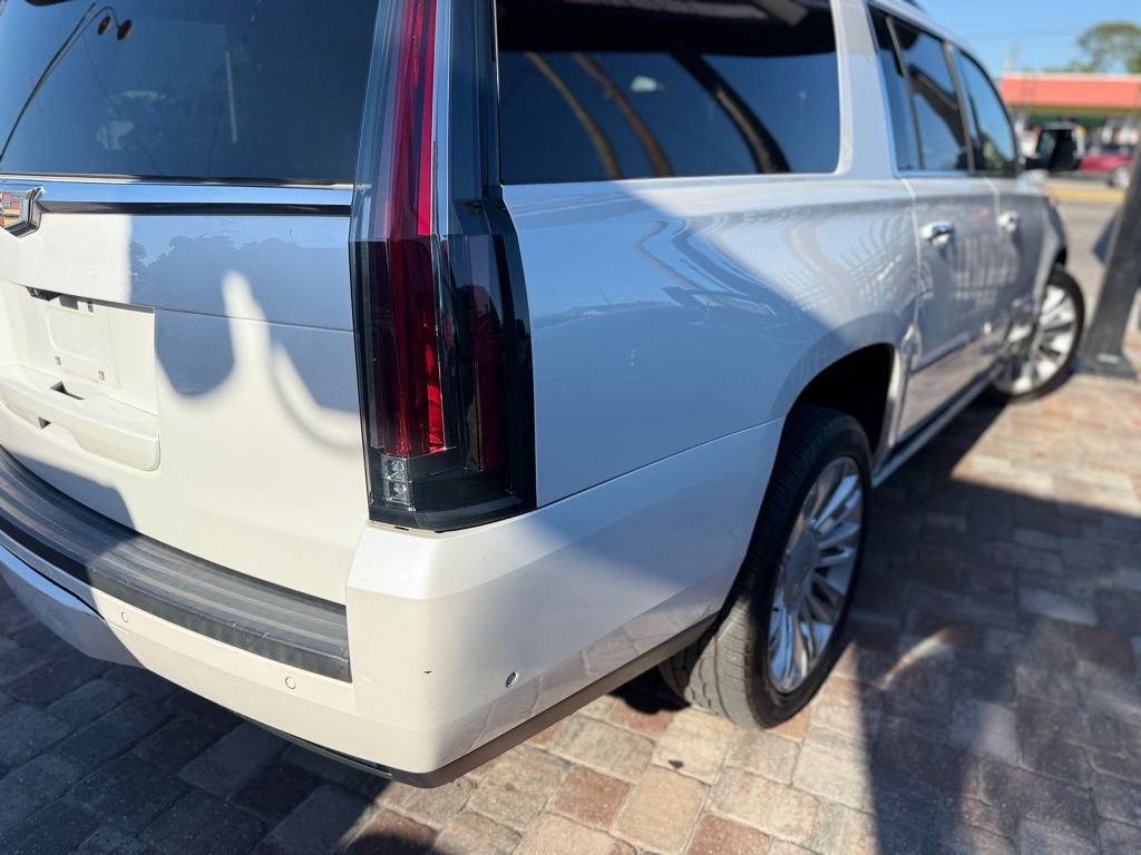 Photo 22 of this CADILLAC ESCALADE
