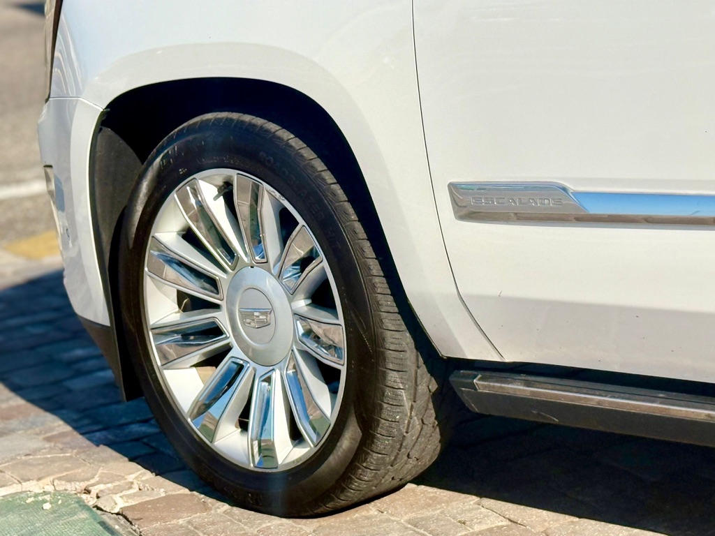 Photo 9 of this CADILLAC ESCALADE