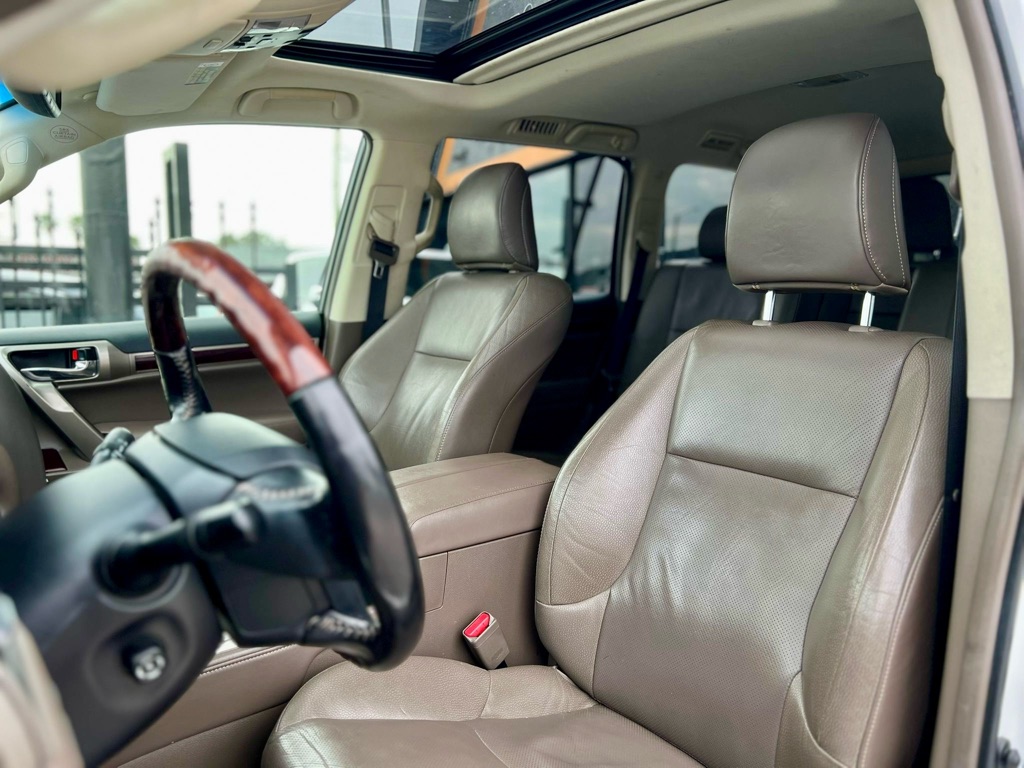 Photo 11 of this LEXUS GX
