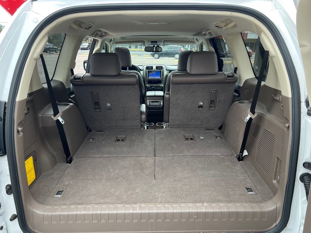 Photo 28 of this LEXUS GX