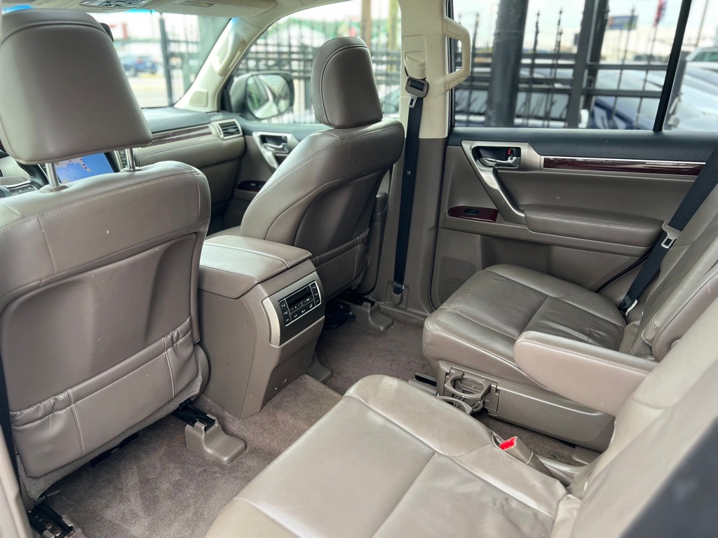 Photo 25 of this LEXUS GX